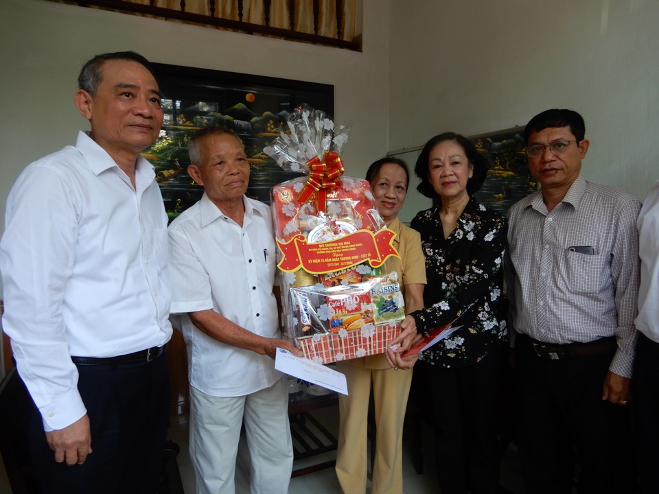 Trưởng Ban Dân vận Trung ương thăm gia đình chính sách tại Đà Nẵng - 2 Trưởng Ban Dân vận Trung ương thăm gia đình chính sách tại Đà Nẵng - 2
