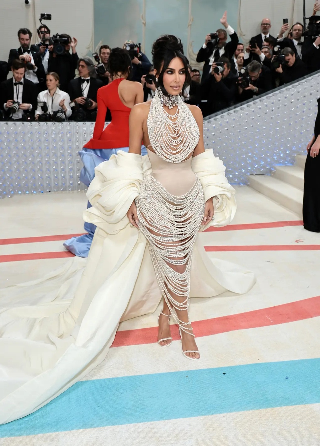 Kim Kardashian dự Met Gala: Tái hiện vẻ đẹp nóng bỏng cách đây 16 năm - 3 Kim Kardashian dự Met Gala: Tái hiện vẻ đẹp nóng bỏng cách đây 16 năm - 3