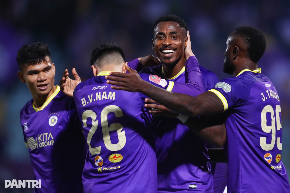 Văn Quyết tỏa sáng, Hà Nội FC đánh bại Thể Công Viettel - 4 Văn Quyết tỏa sáng, Hà Nội FC đánh bại Thể Công Viettel - 4