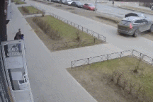 Clip cha phản ứng nhanh để cứu con khỏi tai nạn khiến dân mạng thán phục