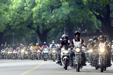 Không quy định “cứng” bắt buộc xe máy bật đèn ban ngày