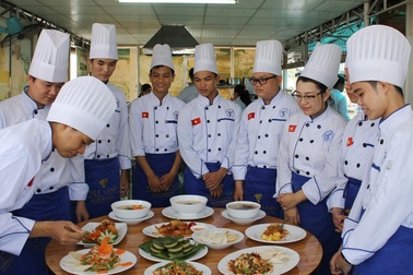 Học sinh tốt nghiệp lớp 9 thành thạo nghề bếp sau 3 năm