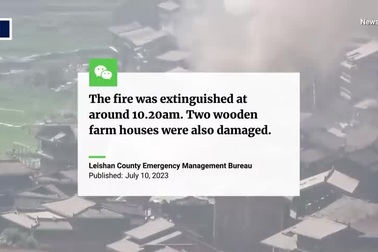 Nhà gỗ cổ cháy dữ dội, hai khách Trung Quốc liều mình nhảy lầu thoát thân