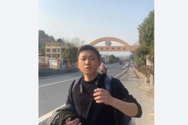 Chàng trai đi bộ 650km về quê ăn Tết dù bạn đồng hành đã bỏ cuộc