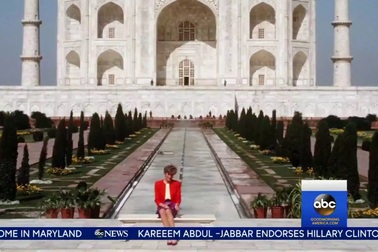 Vợ chồng Hoàng tử William thăm đền tình yêu Taj Mahal