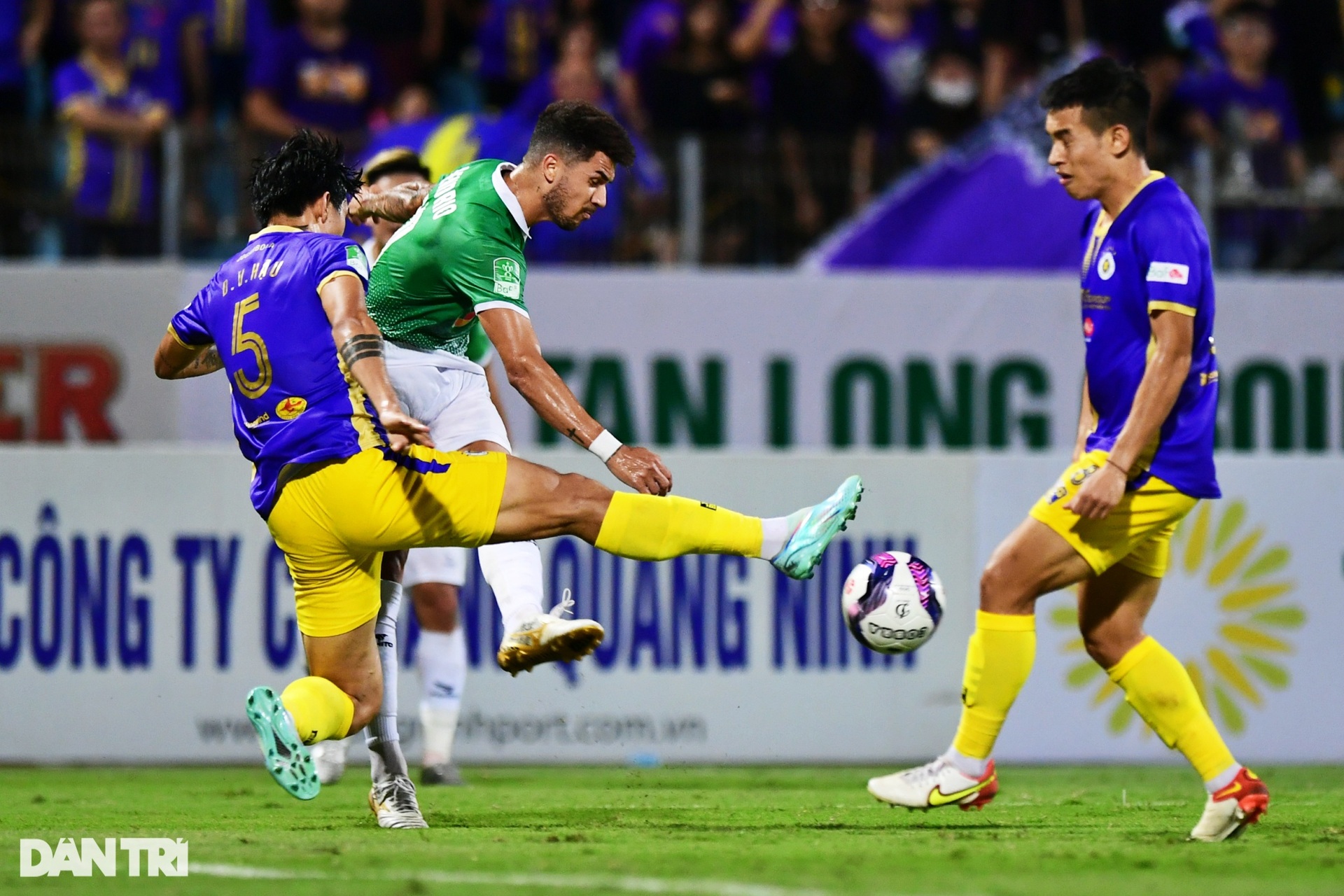 Cầu thủ CLB Hà Nội hạnh phúc ăn mừng cú đúp vô địch mùa giải 2022 - 3 Cầu thủ CLB Hà Nội hạnh phúc ăn mừng cú đúp vô địch mùa giải 2022 - 3
