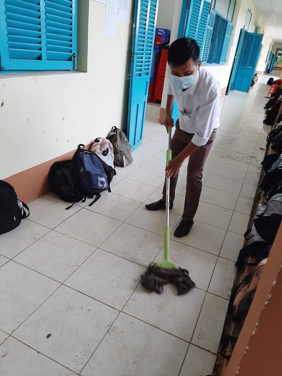 Sóc Trăng: Học sinh than đề Toán tuyển sinh vào lớp 10 khó ăn điểm cao - 2 Sóc Trăng: Học sinh than đề Toán tuyển sinh vào lớp 10 khó ăn điểm cao - 2