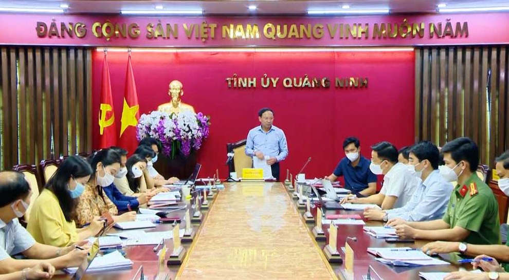 Quảng Ninh dừng đón du khách, khuyến cáo người dân ở yên trong nhà - 1 Quảng Ninh dừng đón du khách, khuyến cáo người dân ở yên trong nhà - 1