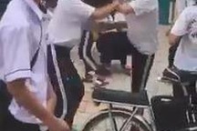 Vụ nữ sinh lớp 9 bị đánh hội đồng trước cổng trường, công an vào cuộc