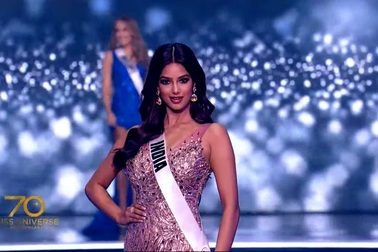 Hoa hậu Hoàn vũ 2021 duyên dáng với váy dạ hội