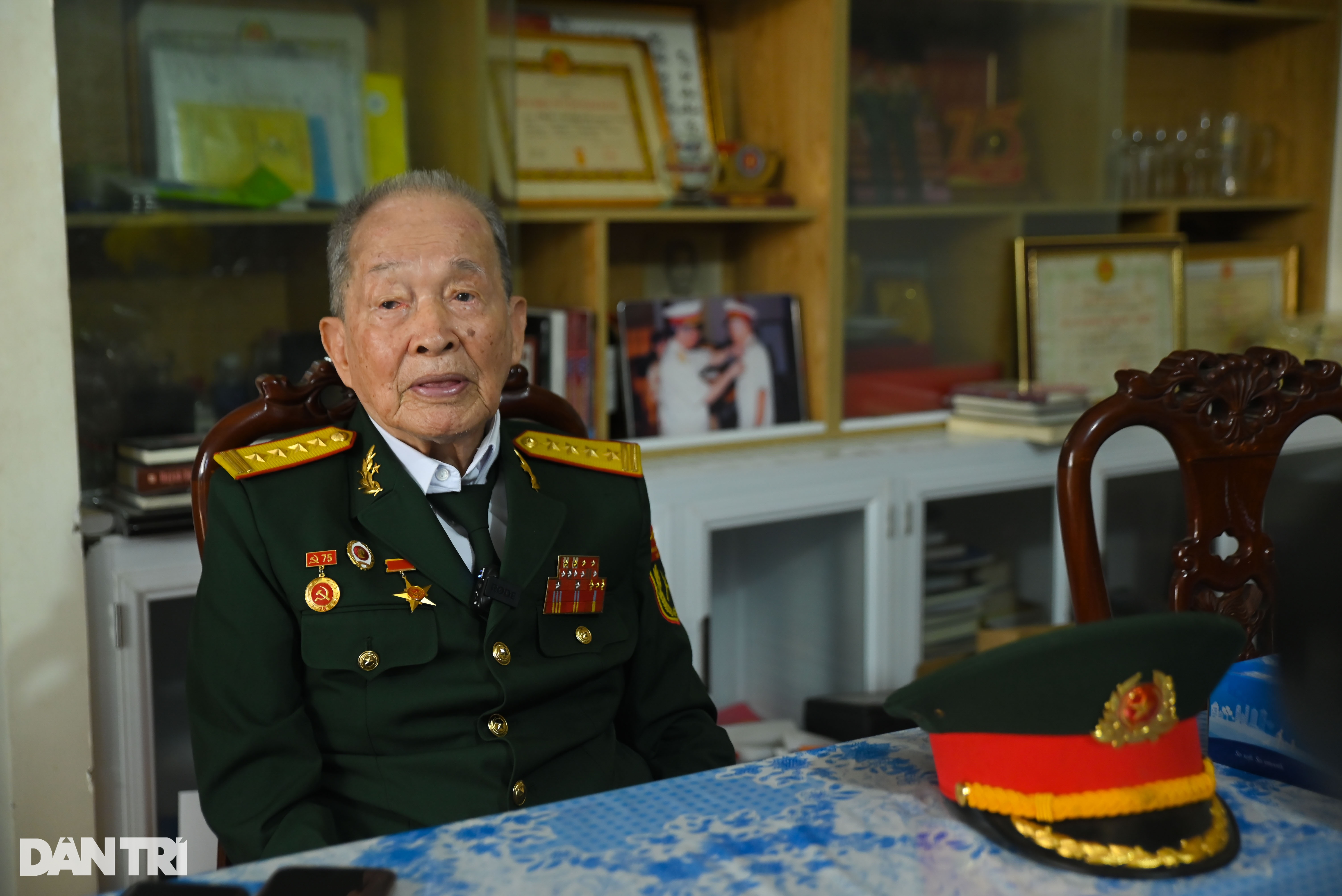 Biệt tích 28 năm Đại tá tình báo Tư Cang bất ngờ về nhà đúng ngày 30/4/1975 - 2 Biệt tích 28 năm Đại tá tình báo Tư Cang bất ngờ về nhà đúng ngày 30/4/1975 - 2