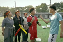 Cầu thủ Nhâm Mạnh Dũng "thả tim" cho Khả Ngân trên phim Việt giờ vàng