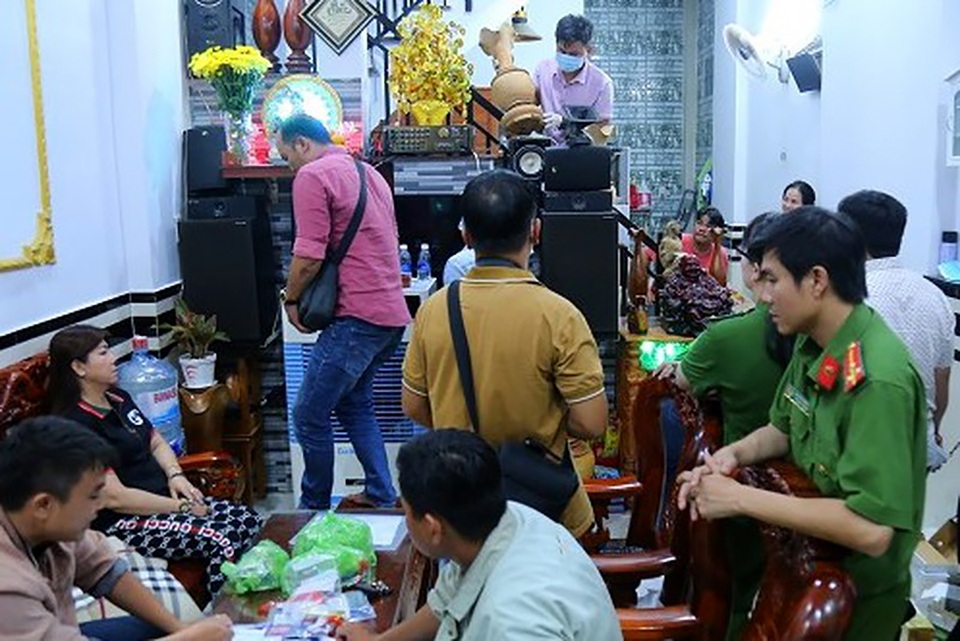 Đánh sập đường dây mua bán ma túy quy mô do hai vợ chồng điều hành - 1 Đánh sập đường dây mua bán ma túy quy mô do hai vợ chồng điều hành - 1