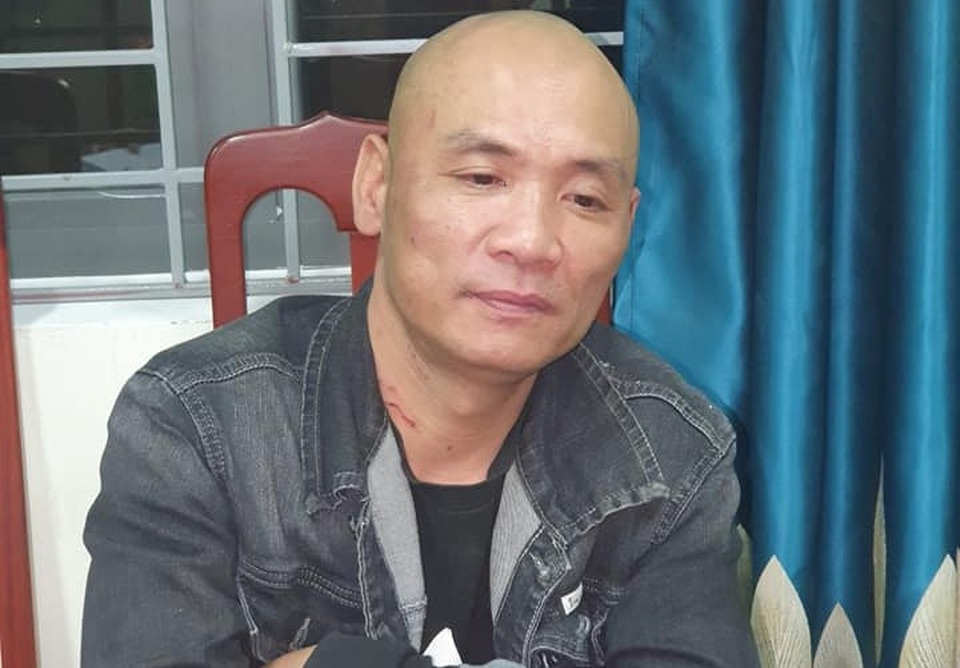 Mang mã tấu đi gây rối, đánh công an gãy ngón tay - 1 Mang mã tấu đi gây rối, đánh công an gãy ngón tay - 1