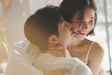 Sau khi sinh con, vợ suốt ngày đòi "yêu" khiến tôi khiếp sợ