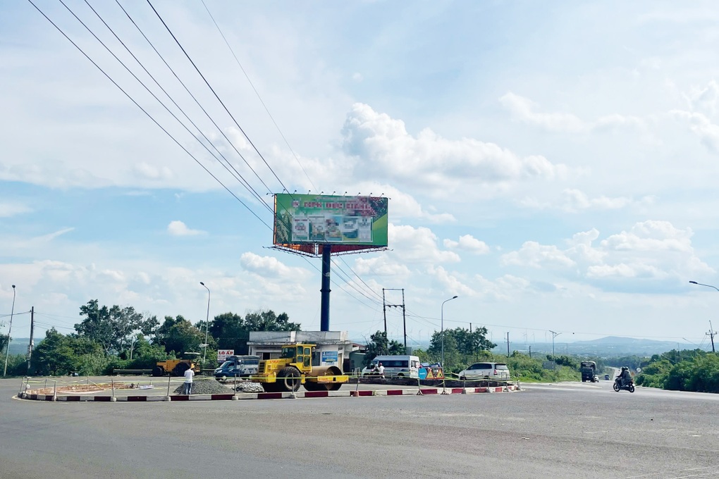 Lùm xùm việc chi hơn 5 tỷ đồng để phá bỏ vòng xuyến tại Gia Lai - 1 Lùm xùm việc chi hơn 5 tỷ đồng để phá bỏ vòng xuyến tại Gia Lai - 1
