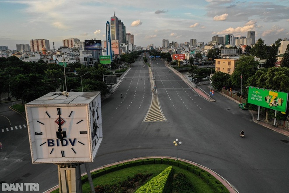 Lúc này, ở yên tại chỗ là góp phần chống dịch - 1 Lúc này, ở yên tại chỗ là góp phần chống dịch - 1