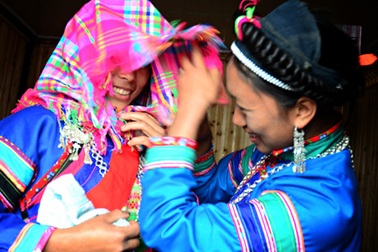 Độc đáo nghi lễ cưới của người Phù Lá