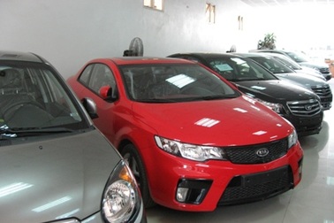 Tăng mạnh giá tính thuế ô tô, xe máy nhập khẩu 