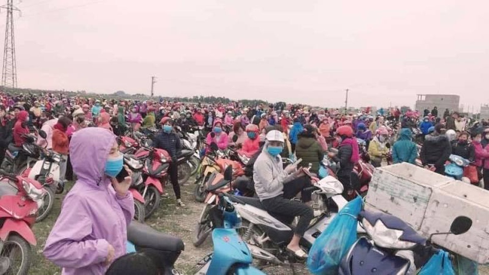 Hà Nam: Hàng trăm công nhân ngừng việc vì nghi ngờ nguy cơ Covid-19 - 1 Hà Nam: Hàng trăm công nhân ngừng việc vì nghi ngờ nguy cơ Covid-19 - 1