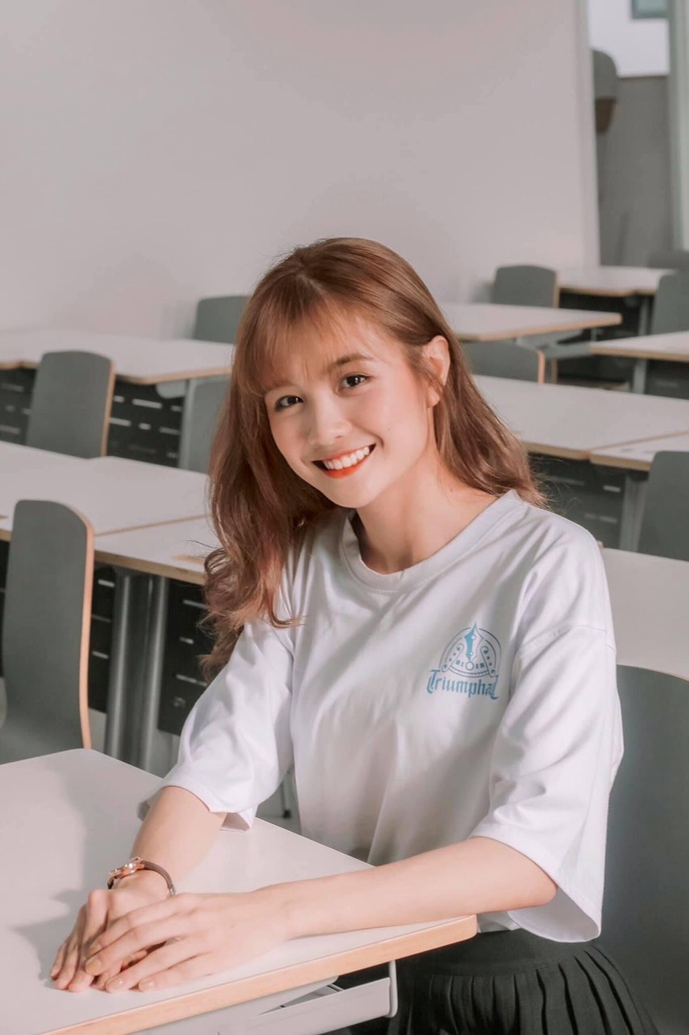Nữ sinh ĐH Văn Lang sở hữu nét đẹp dịu dàng, thanh khiết say đắm lòng người - 10 Nữ sinh ĐH Văn Lang sở hữu nét đẹp dịu dàng, thanh khiết say đắm lòng người - 10