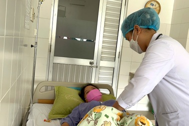 Phẫu thuật khối u xơ nặng 5,5 kg cho người phụ nữ 35 tuổi