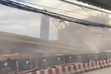 Khoảnh khắc đường cao tốc trên cao ở Thái Lan đổ sập