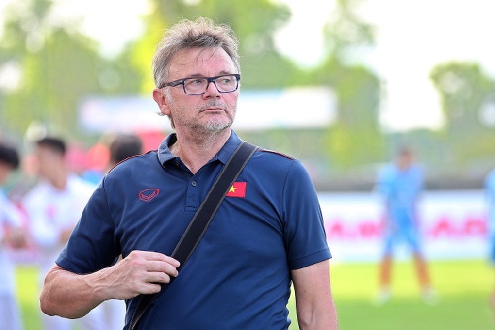 VFF: Philippe Troussier đồng ý nhận lương không cao hơn ông Park - 1 VFF: Philippe Troussier đồng ý nhận lương không cao hơn ông Park - 1