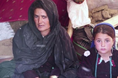 Mẹ bán con gái 6 tuổi để đổi lấy cái ăn, lại còn bị quỵt nợ