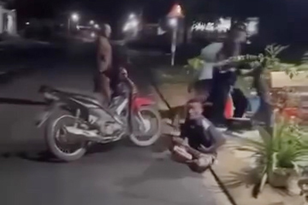 Nghi án người đàn ông xông vào phòng trọ chém 2 người - 1 Nghi án người đàn ông xông vào phòng trọ chém 2 người - 1