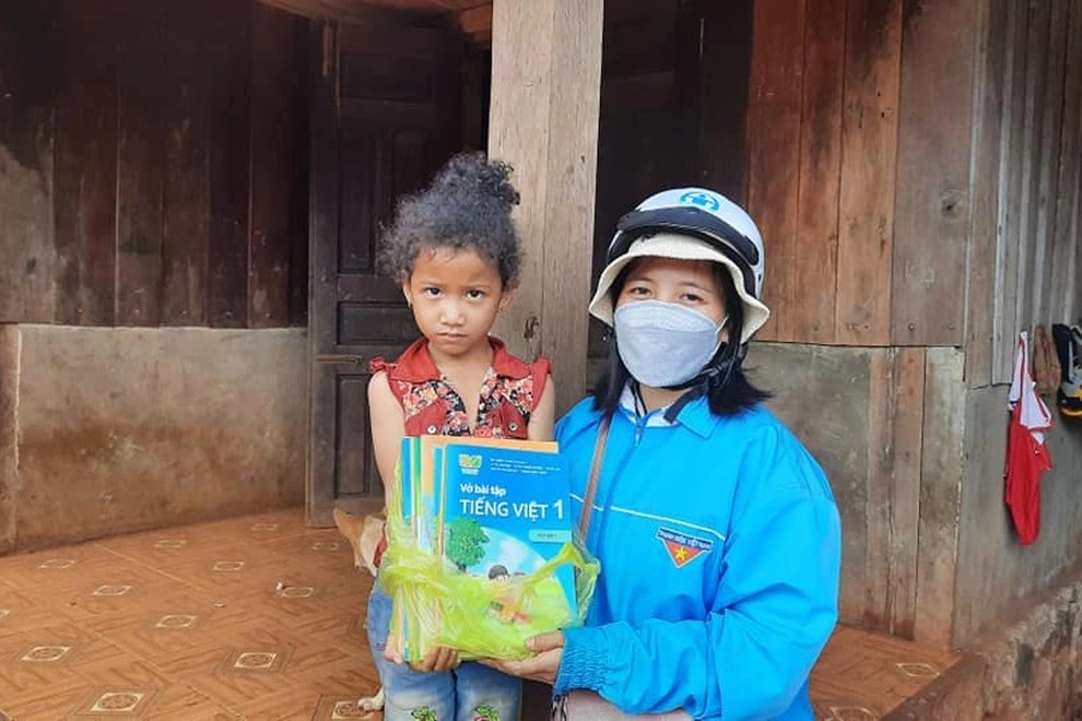 Nhận điện thoại học trực tuyến: Đây là tài sản lớn nhất của gia đình em - 4 Nhận điện thoại học trực tuyến: Đây là tài sản lớn nhất của gia đình em - 4
