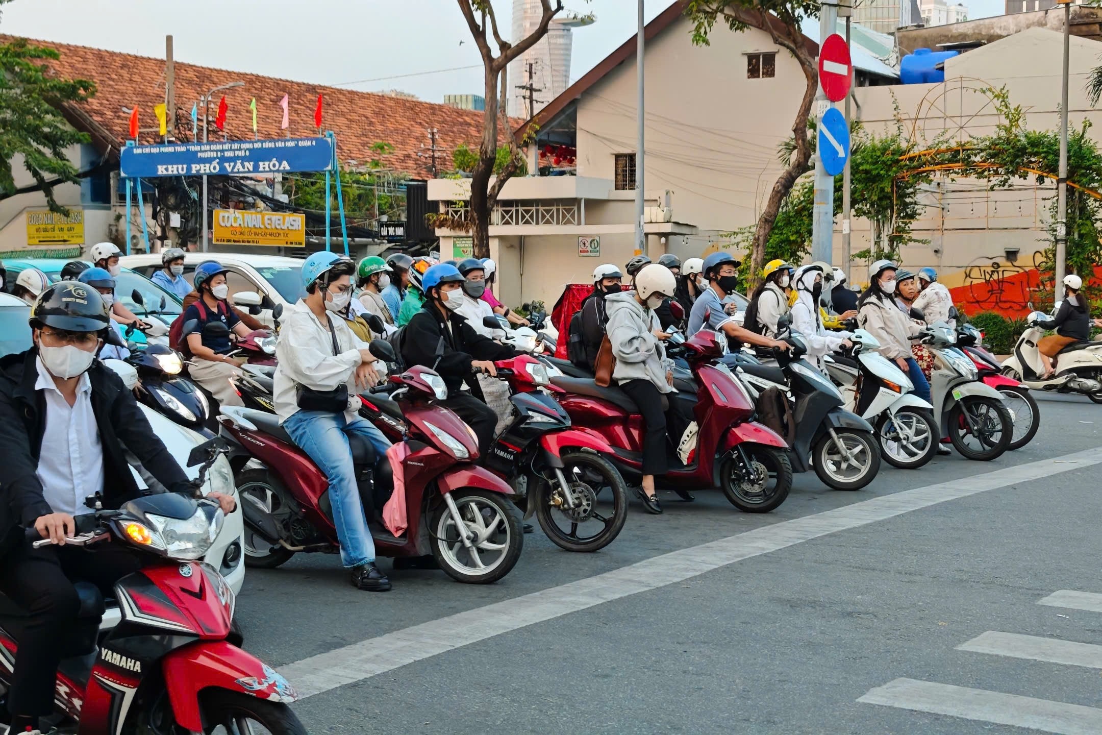 Chuyên gia hiến kế lộ trình chuyển đổi "xe xanh" ở TPHCM