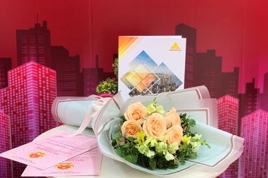 Công ty Khang Thịnh Phát giao hàng loạt sổ hồng tại các khu dân cư cho khách hàng