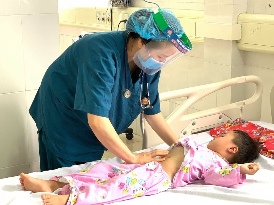 Liên tiếp cấp cứu trẻ uống nhầm thuốc trừ sâu - 1 Liên tiếp cấp cứu trẻ uống nhầm thuốc trừ sâu - 1