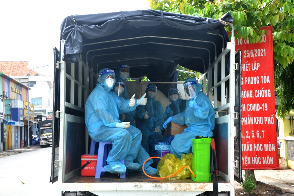 Xét nghiệm Covid-19 ngẫu nhiên, bắt được 5 người đi đường dương tính - 4 Xét nghiệm Covid-19 ngẫu nhiên, bắt được 5 người đi đường dương tính - 4