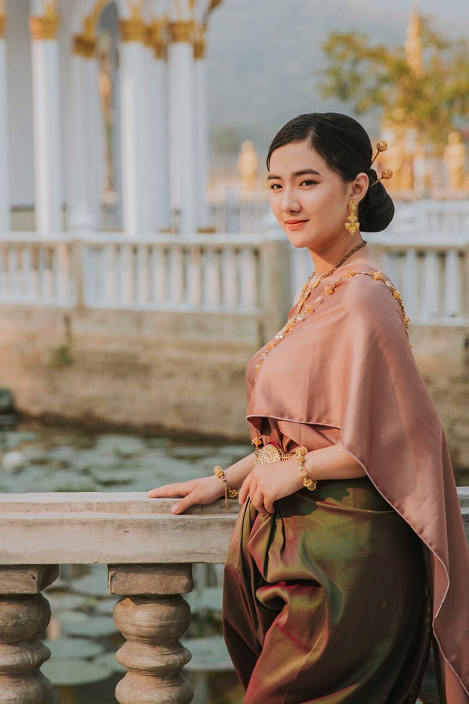 Thiếu nữ nhận mưa lời khen khi diện trang phục dân tộc Khơ-me - 5 Thiếu nữ nhận mưa lời khen khi diện trang phục dân tộc Khơ-me - 5