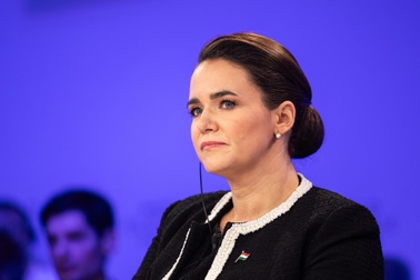 Tổng thống Hungary từ chức sau lệnh ân xá cho tội phạm ấu dâm