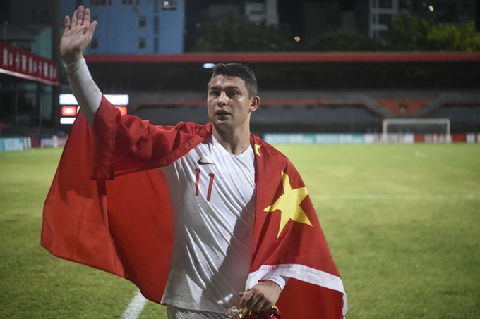 VL World Cup hoãn vì Covid-19, CĐV Trung Quốc: Tuyển TQ sẽ biến thành Brazil B mất thôi - Ảnh 1. VL World Cup hoãn vì Covid-19, CĐV Trung Quốc: Tuyển TQ sẽ biến thành Brazil B mất thôi - Ảnh 1.