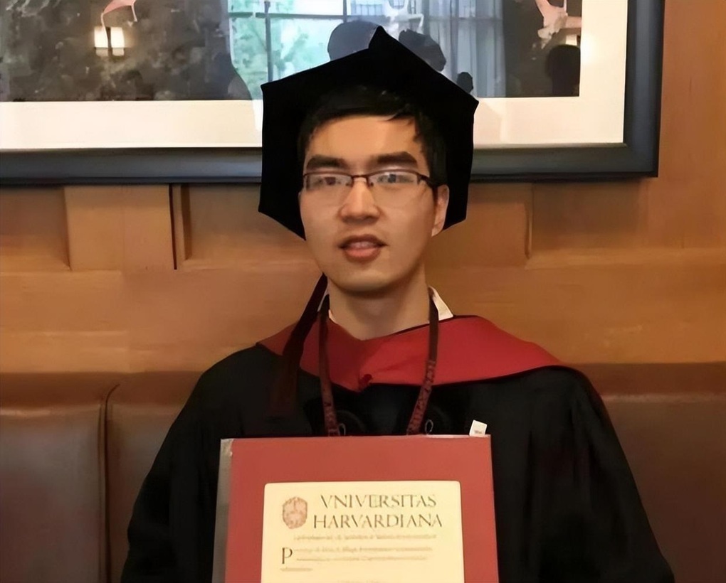 Chàng trai bại não, bị cha ruồng bỏ, tốt nghiệp thạc sĩ Harvard - 2 Chàng trai bại não, bị cha ruồng bỏ, tốt nghiệp thạc sĩ Harvard - 2