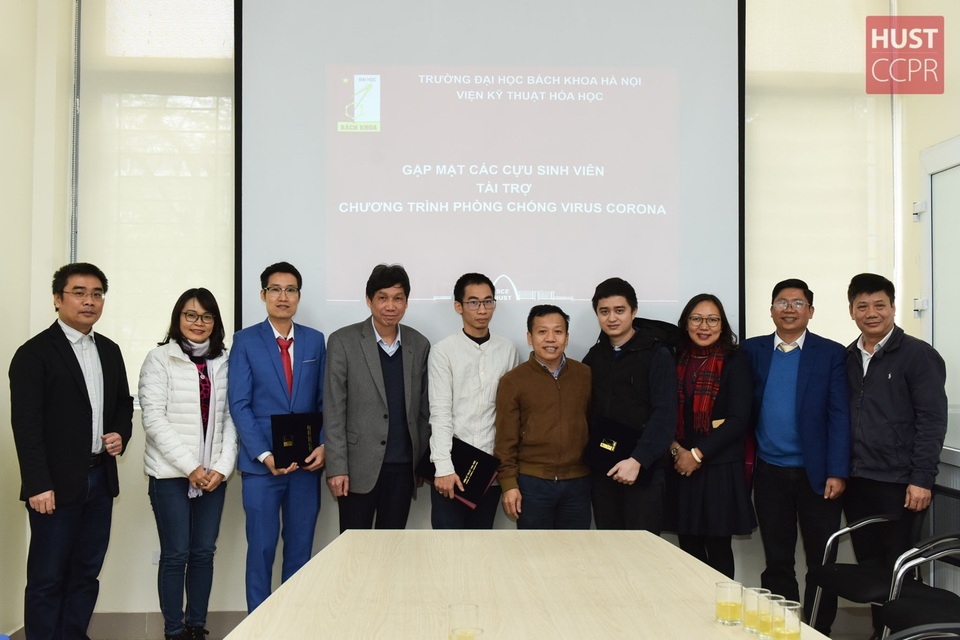Cựu sinh viên Bách khoa Hà Nội hỗ trợ trường sản xuất dung dịch sát khuẩn - 4 Cựu sinh viên Bách khoa Hà Nội hỗ trợ trường sản xuất dung dịch sát khuẩn - 4