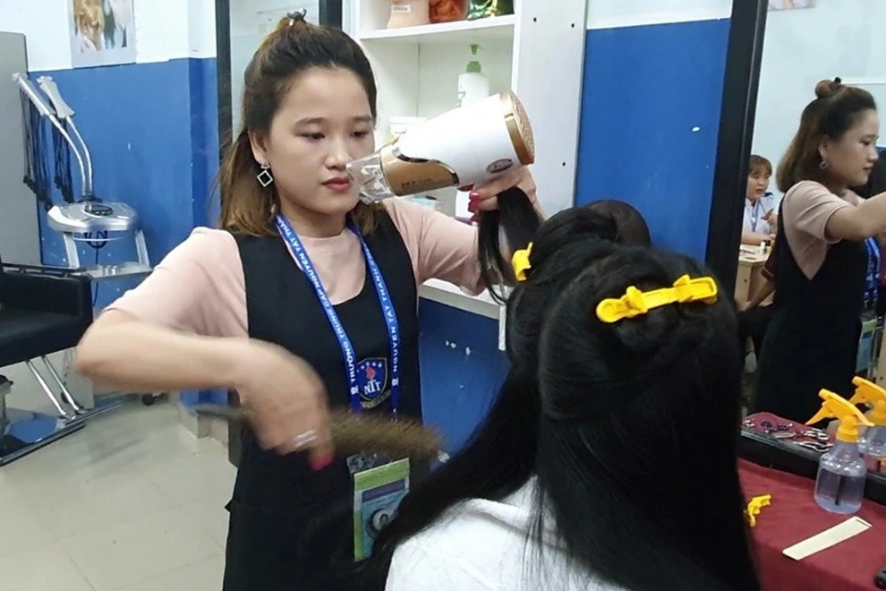 Chăm sóc sắc đẹp là nghề chính quy, có thể học liên thông bậc đại học - 1 Chăm sóc sắc đẹp là nghề chính quy, có thể học liên thông bậc đại học - 1
