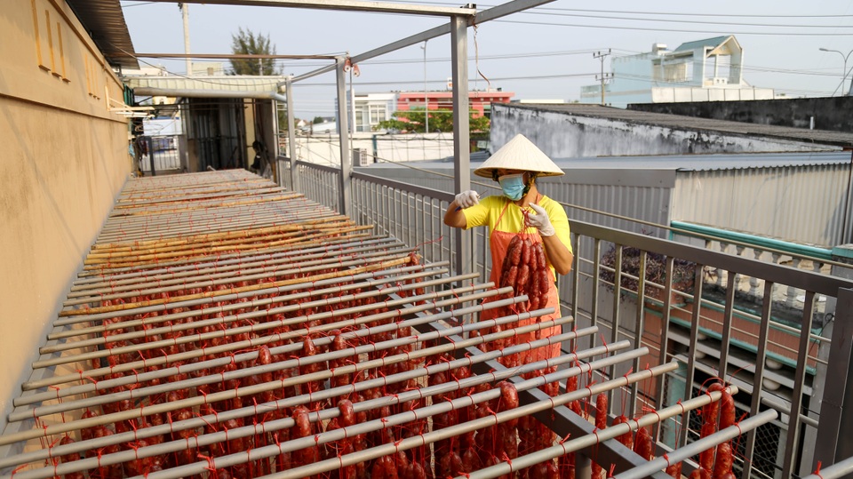 Bán cả chục tấn lạp xưởng mùa Tết, thu lợi hơn 1 tỷ đồng - 8 Bán cả chục tấn lạp xưởng mùa Tết, thu lợi hơn 1 tỷ đồng - 8