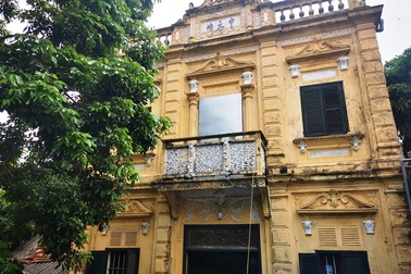 Những ngôi biệt thự kiến trúc Pháp gần 100 năm tuổi ở làng lụa "Á hậu"