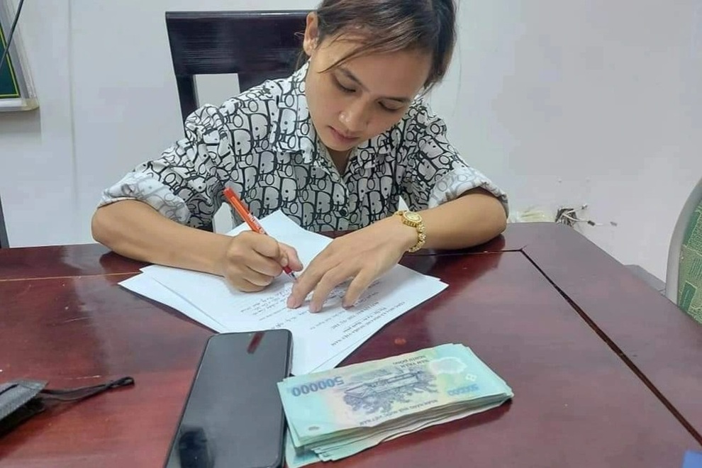Người phụ nữ xin ở nhờ nhà cô ruột, nửa đêm cuỗm hơn 40 triệu đồng - 1 Người phụ nữ xin ở nhờ nhà cô ruột, nửa đêm cuỗm hơn 40 triệu đồng - 1