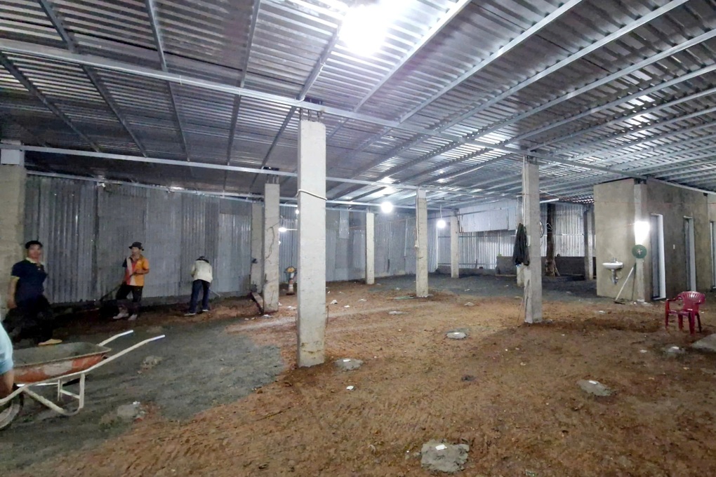 Xử phạt người xây dựng công trình không phép trên đèo Bảo Lộc - 1 Xử phạt người xây dựng công trình không phép trên đèo Bảo Lộc - 1