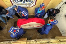 Đang tổ chức lễ cầu ngư, bất ngờ xác cá Ông dạt vào bờ biển Đà Nẵng