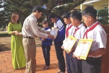 Không tham của rơi, nhóm học sinh được tuyên dương