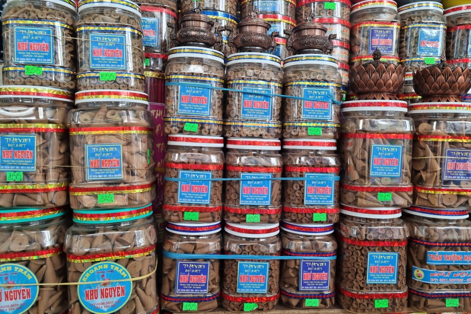 Thị trường Tết Đà Nẵng: Hàng hóa giảm mạnh, chợ vắng khách - 6 Thị trường Tết Đà Nẵng: Hàng hóa giảm mạnh, chợ vắng khách - 6