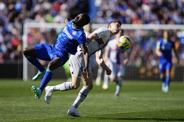 Barcelona giúp Real Madrid nuôi hy vọng vô địch La Liga