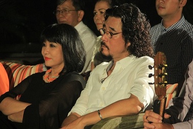 Cẩm Vân - Khắc Triệu: “Một mình” nhớ con…